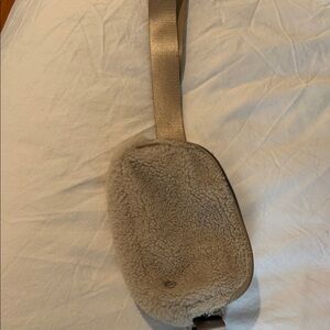 Lululemon sherpa belt bag